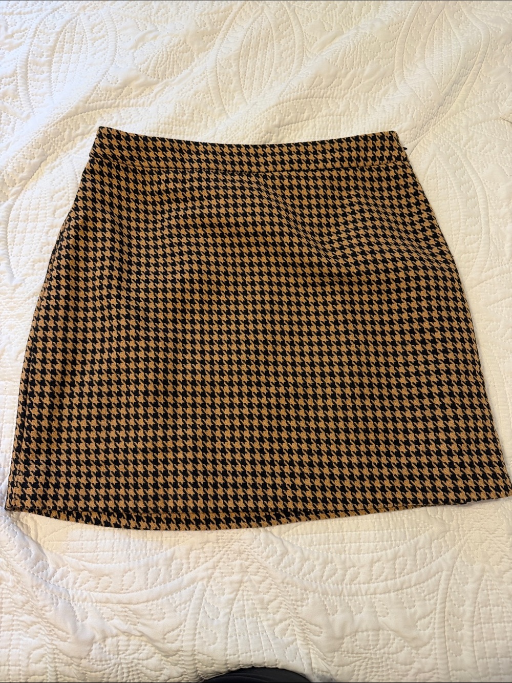 Nine West Black and Tan Houndstooth Mini Skirt